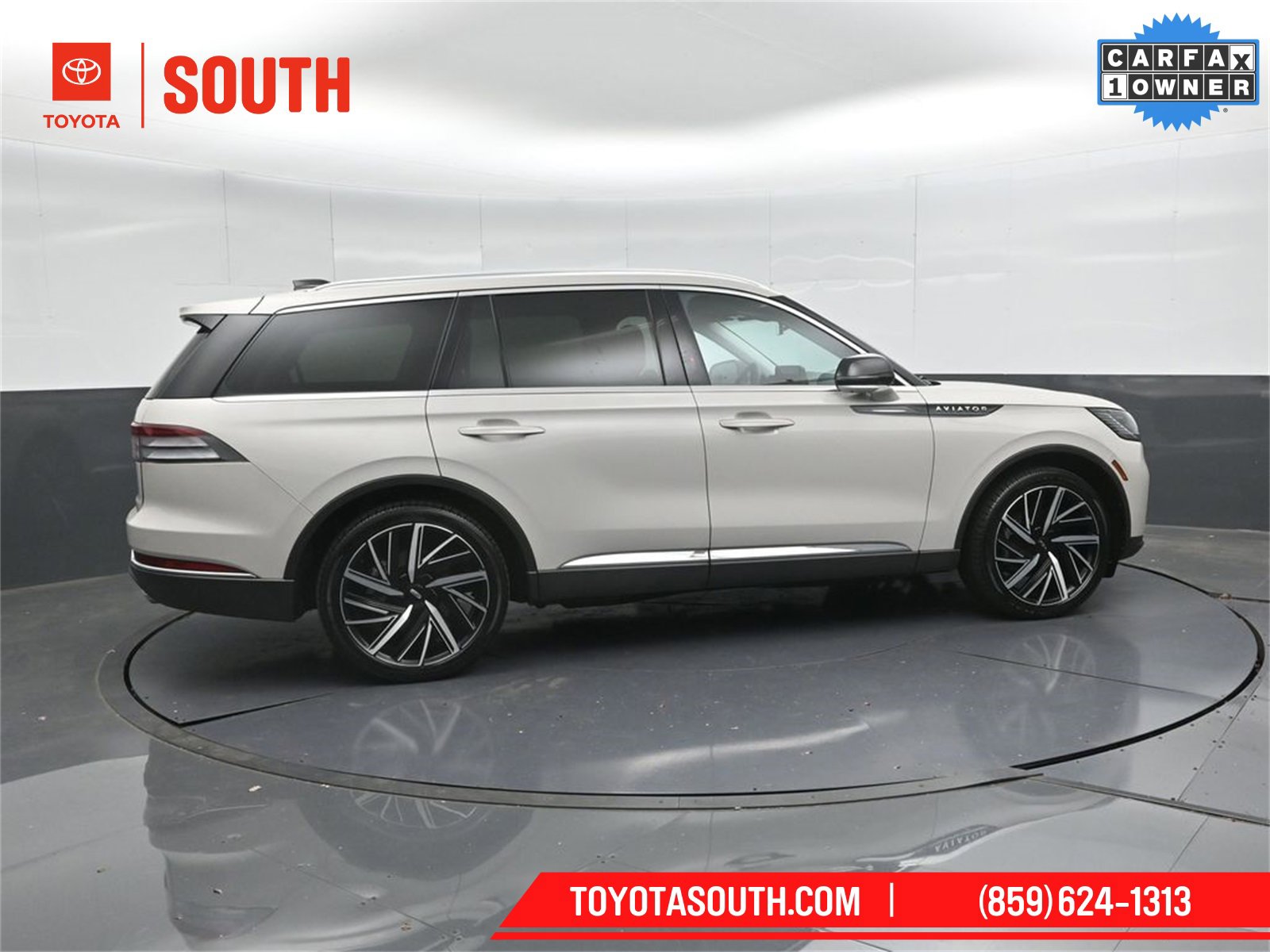 Used 2025 Lincoln Aviator Reserve w/ Equipment Group 201A image 3