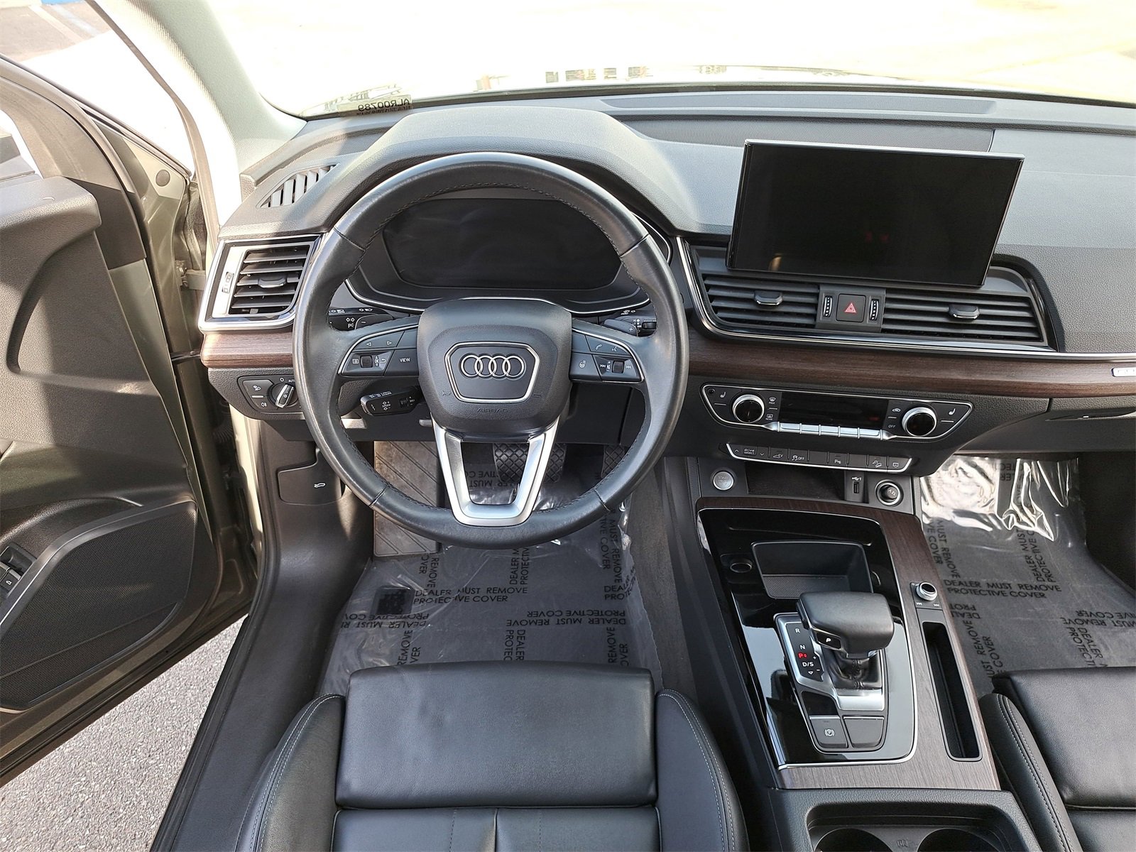 Used 2023 Audi Q5 e Premium w/ Convenience Package image 16