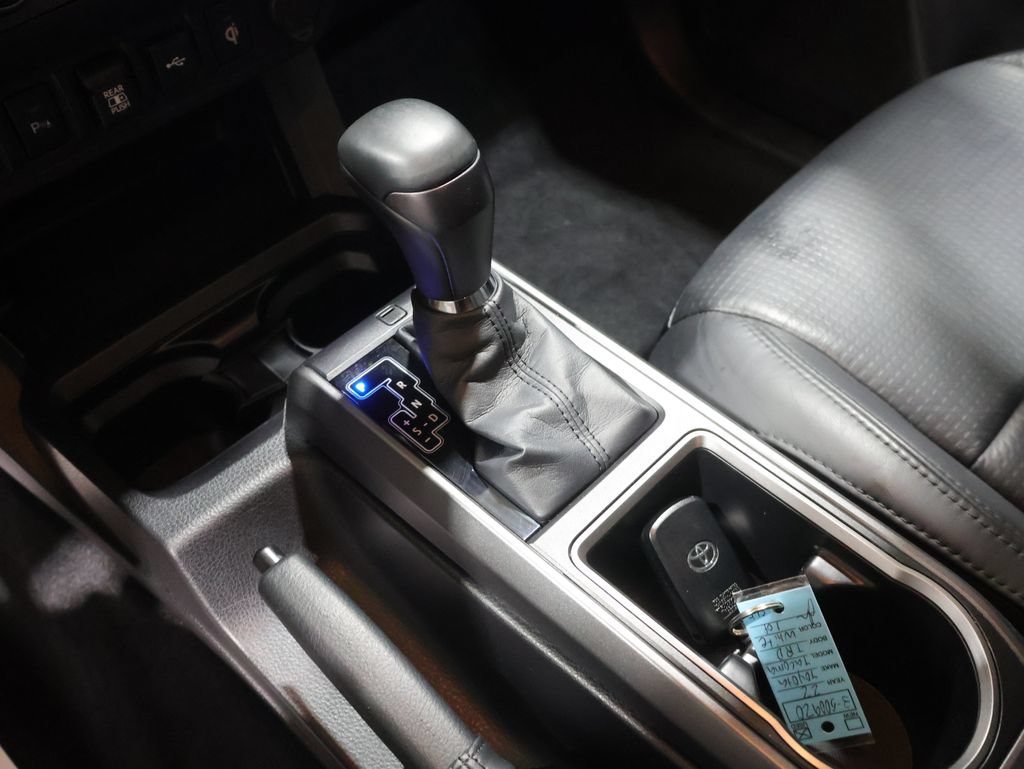 Used 2022 Toyota Tacoma TRD Off-Road w/ TRD Premium Off Road Package AWD/4WD image 29