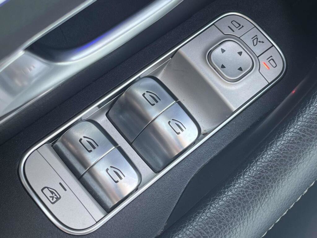 Certified 2025 Mercedes-Benz GLE 350 4MATIC w/ AMG Line Exterior image 33