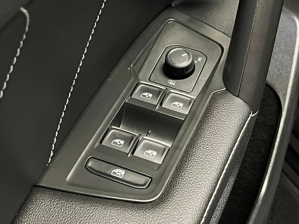 Certified 2023 Volkswagen Tiguan SE R-Line AWD/4WD image 18