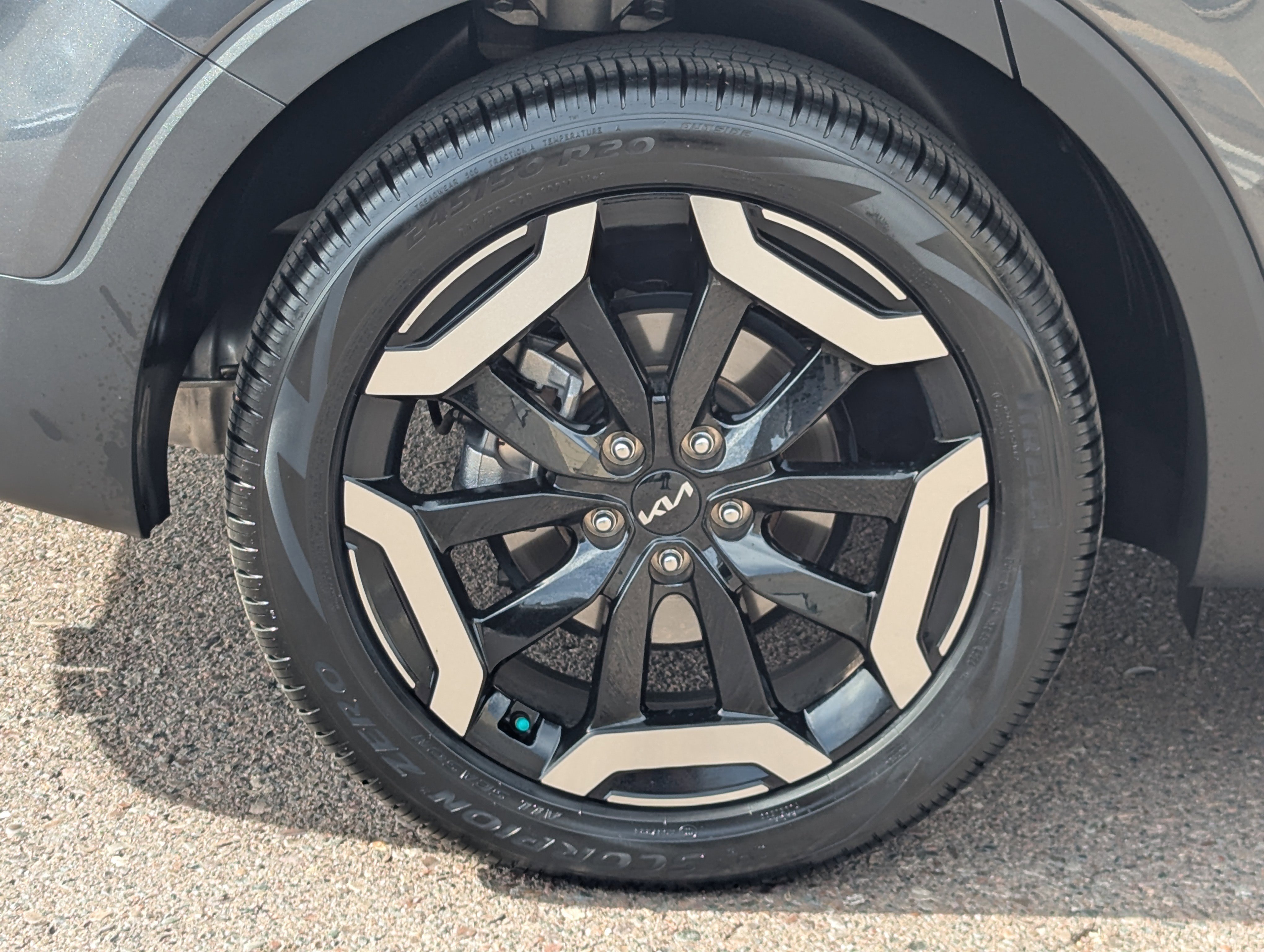 Used 2024 Kia Telluride EX w/ EX Captain's Chair Package image 7