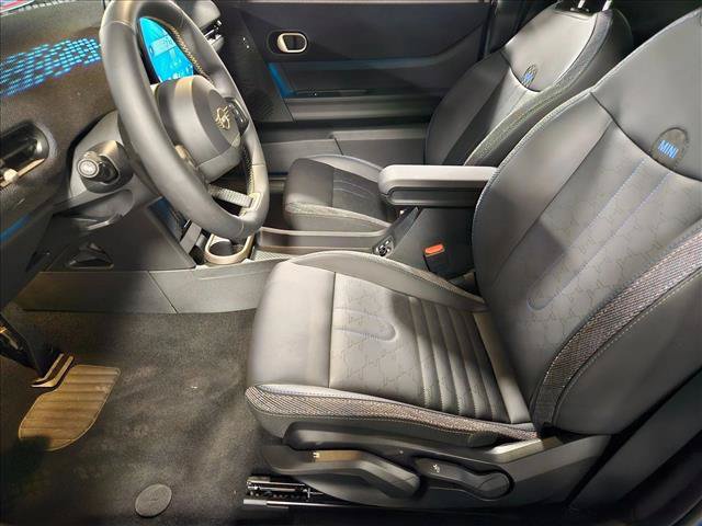 Used 2025 MINI Cooper 2-Door Hardtop FWD image 16