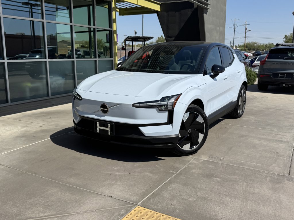 Used 2025 Volvo EX30 Ultra image 2