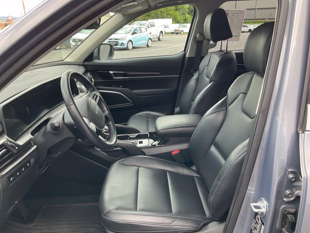 Used 2025 Kia Telluride S AWD/4WD image 2