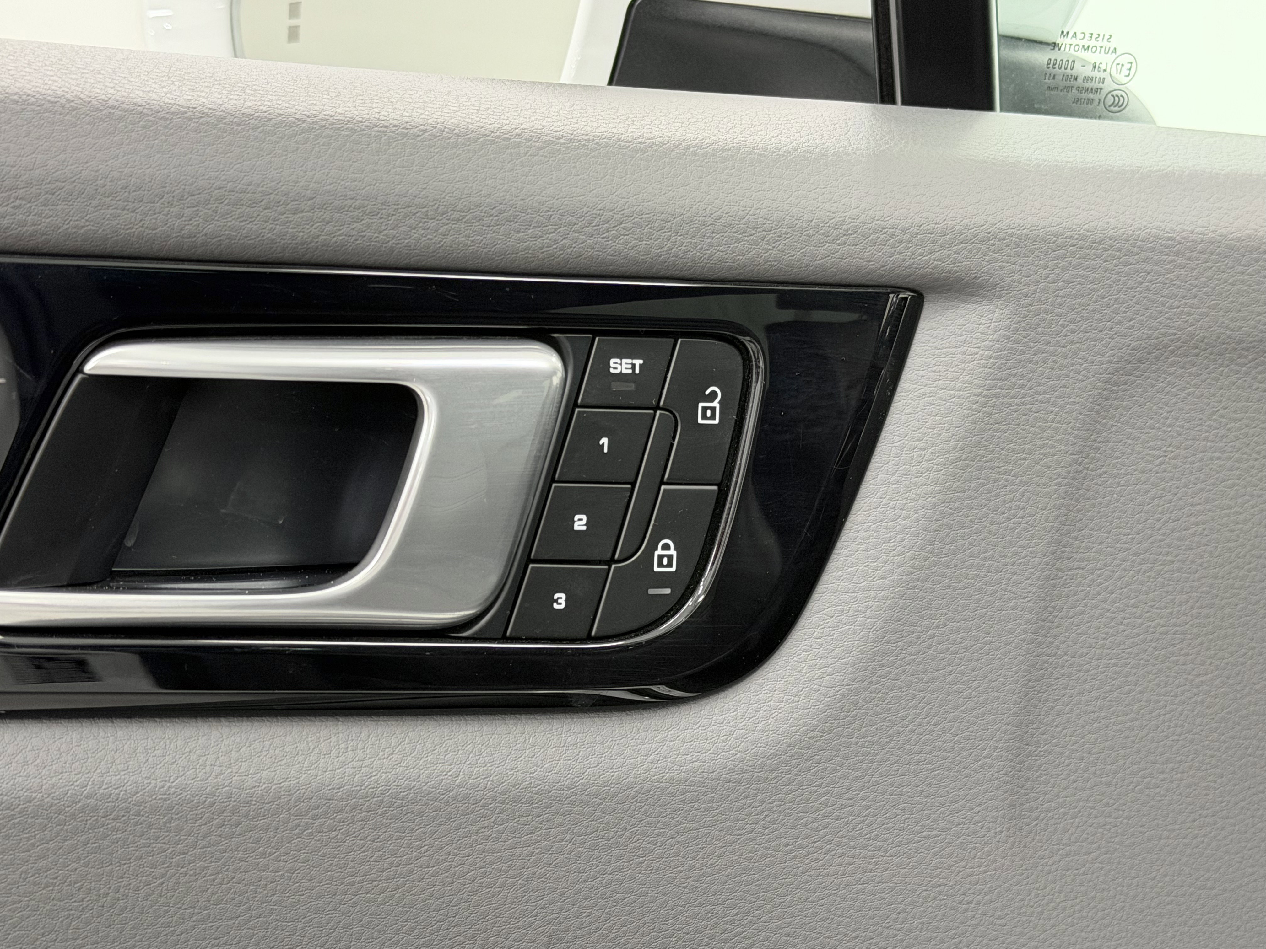 Certified 2023 Porsche Cayenne image 30