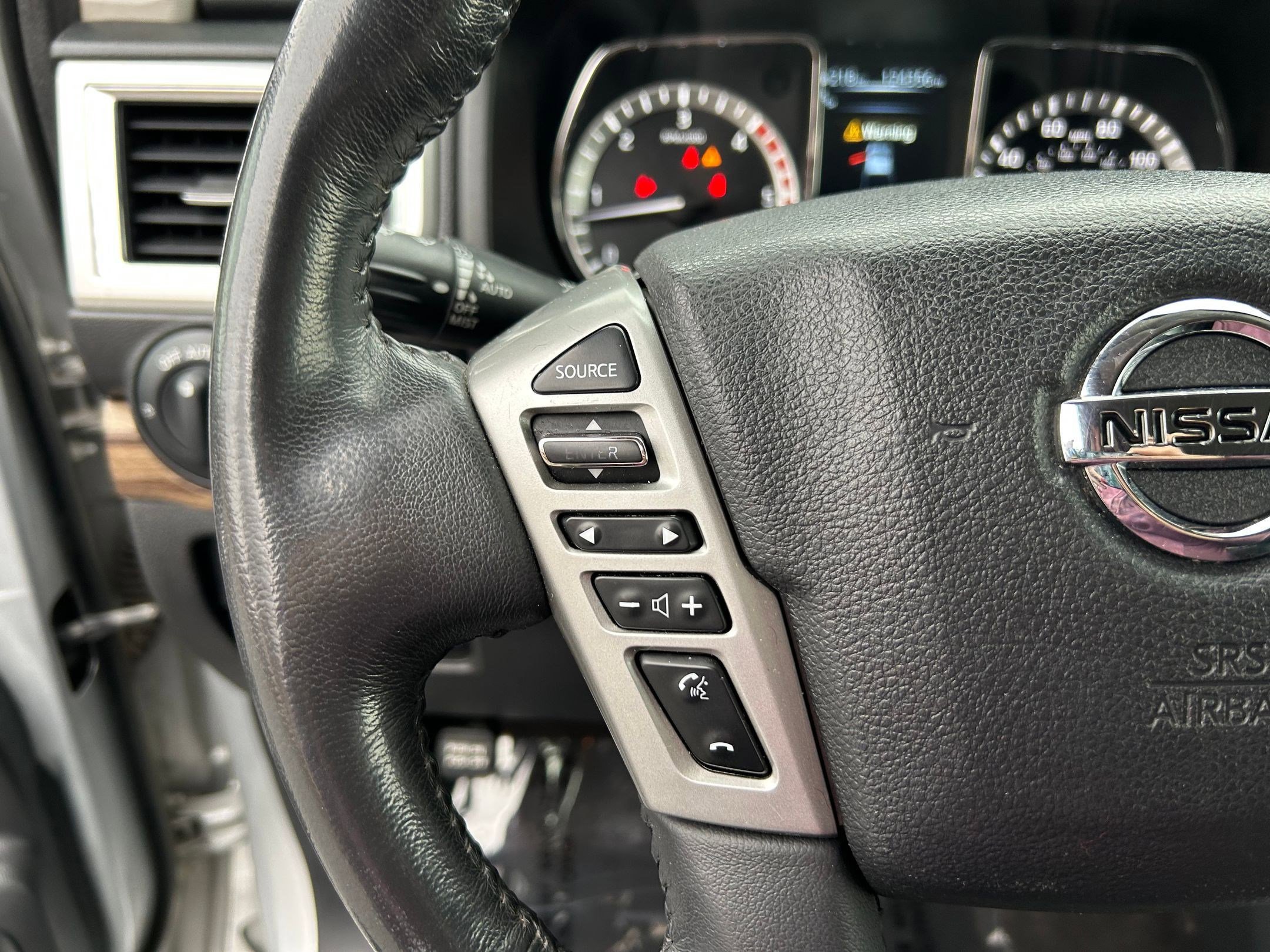 Used 2017 Nissan Titan SL image 14