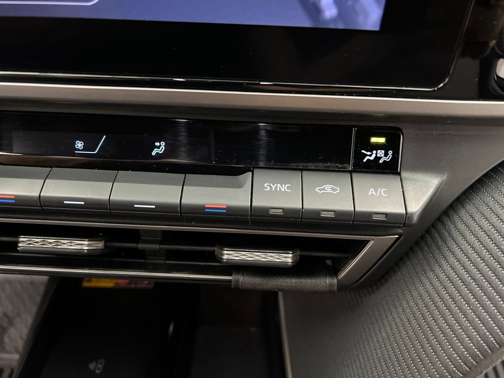 Used 2025 Toyota Camry SE FWD image 45