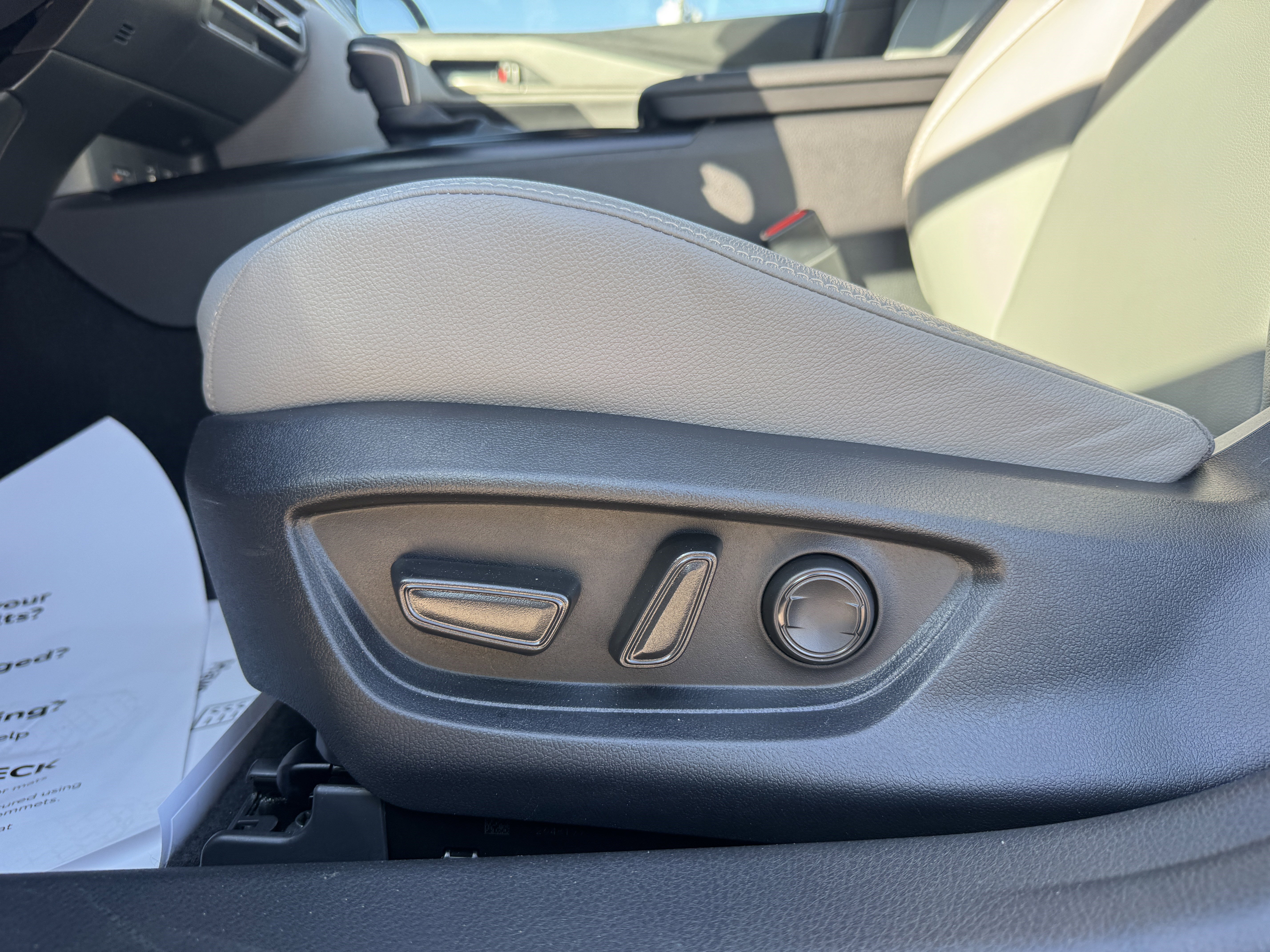 Certified 2025 Toyota Camry SE AWD/4WD image 11