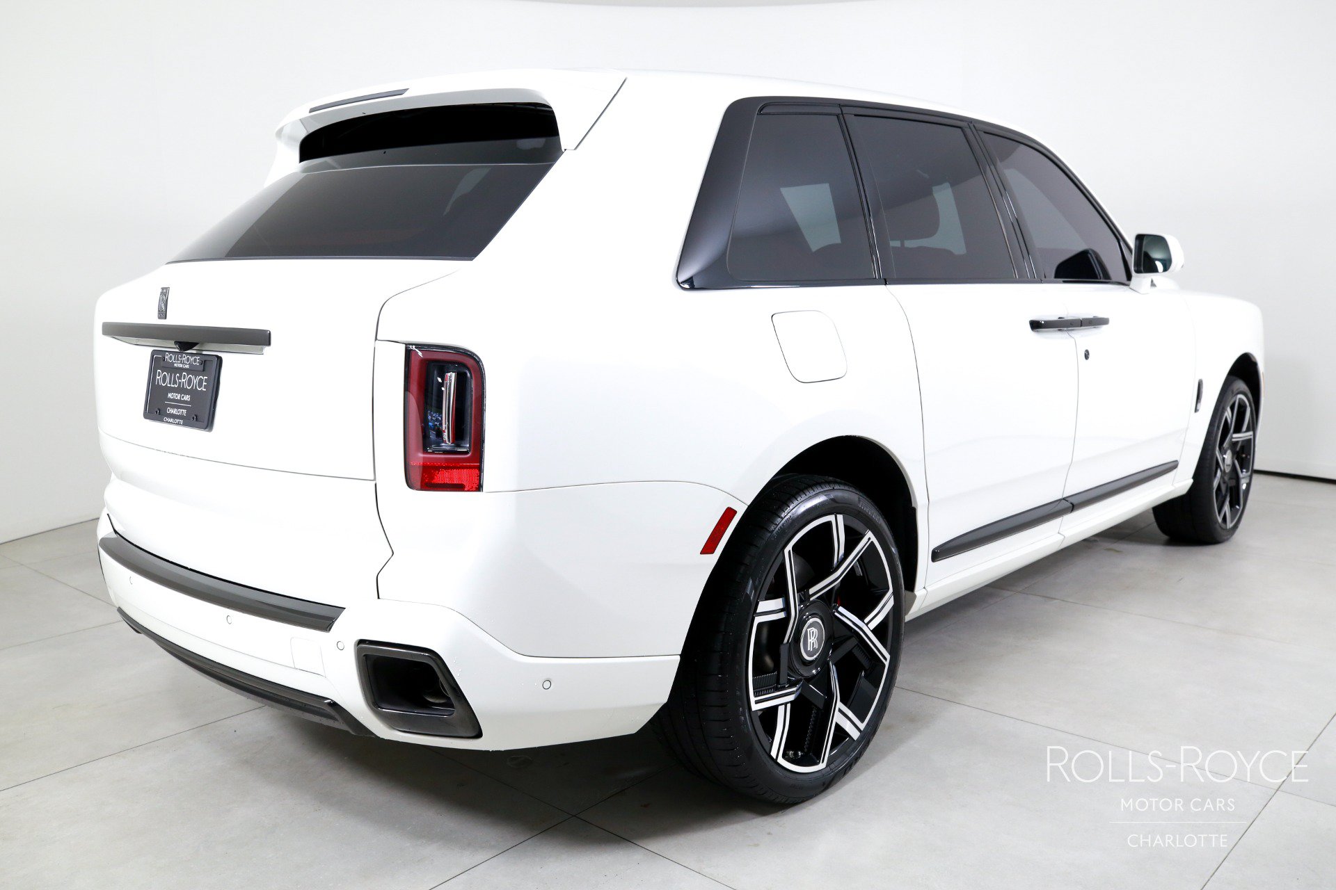 Used 2025 Rolls-Royce Cullinan Black Badge AWD/4WD image 2