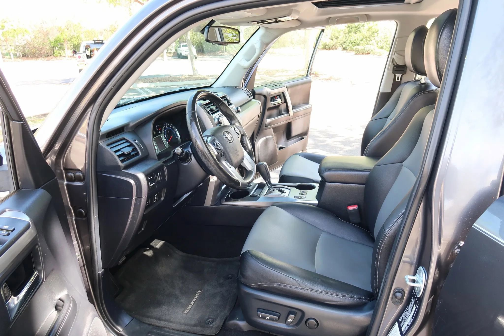 Used 2014 Toyota 4Runner SR5 Premium AWD/4WD image 12