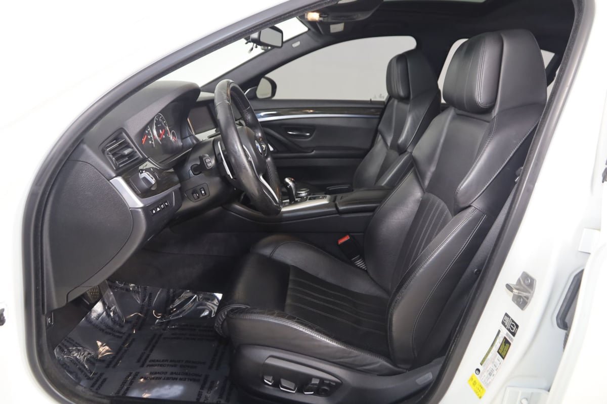 Used 2015 BMW M5 RWD image 12