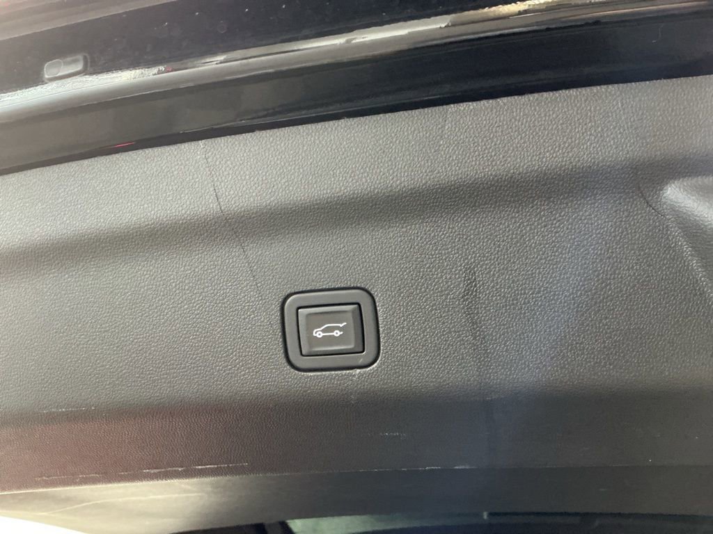 Used 2021 Chevrolet Tahoe Z71 image 28