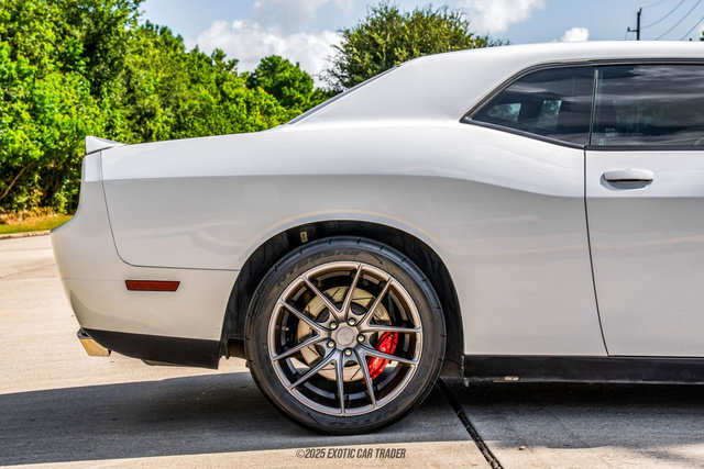 Used 2012 Dodge Challenger SRT8 w/ Premium Sound Group image 10