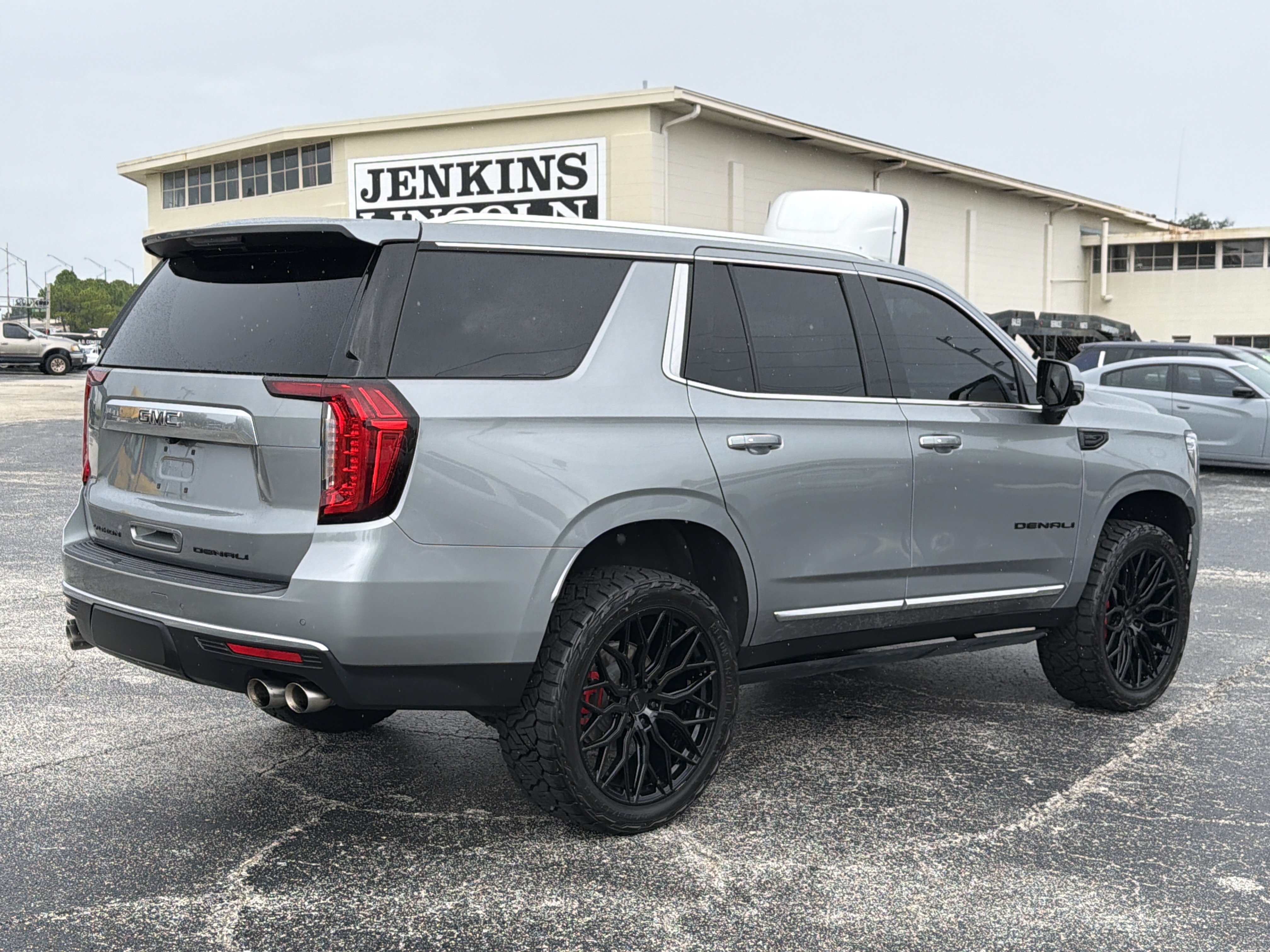 Used 2023 GMC Yukon Denali AWD/4WD image 3