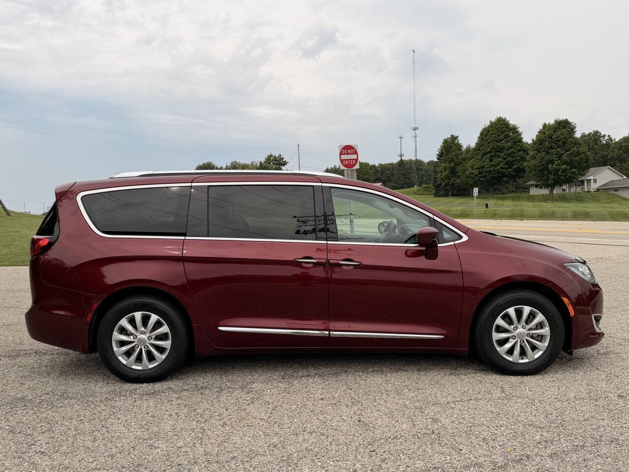 Used 2018 Chrysler Pacifica Touring-L FWD image 6