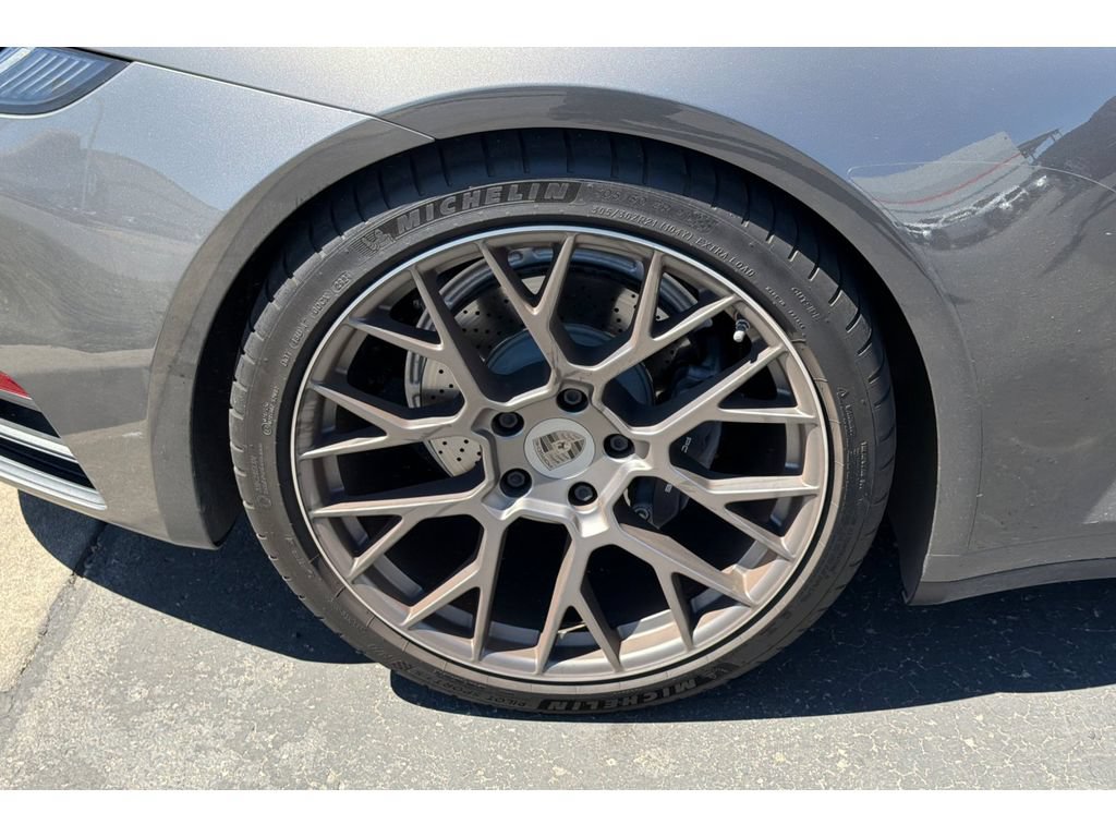 Used 2020 Porsche 911 Carrera RWD image 4