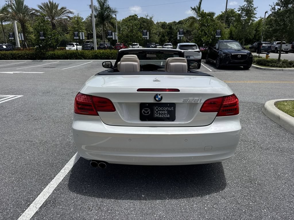 Used 2012 BMW 328i Convertible RWD image 2