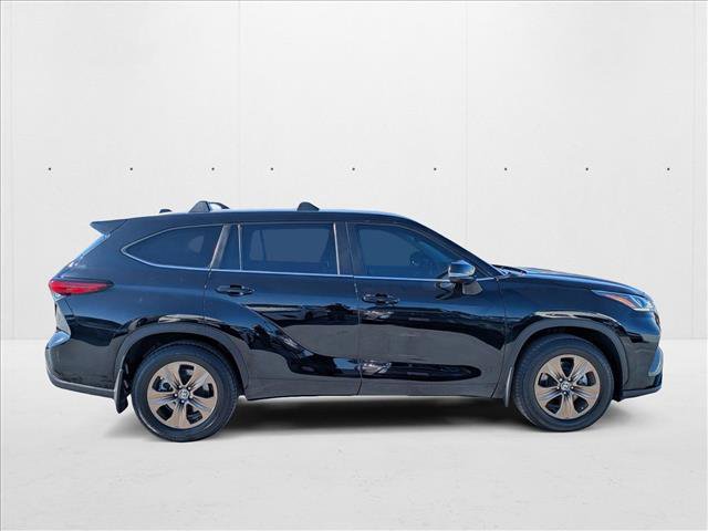 Used 2023 Toyota Highlander Bronze Edition image 4