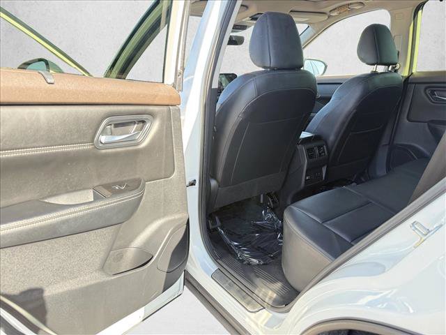 Used 2023 Nissan Rogue SL w/ SL Premium Package FWD image 21