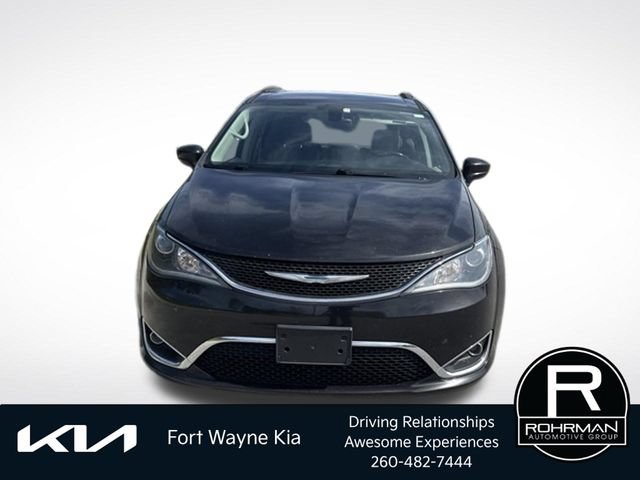Used 2017 Chrysler Pacifica Touring-L FWD image 9