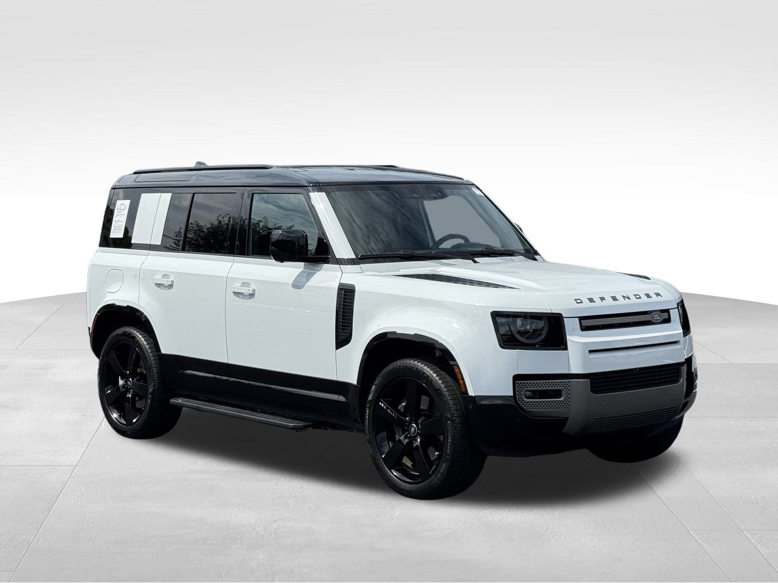 Used 2025 Land Rover Defender 110 X-Dynamic SE image 7
