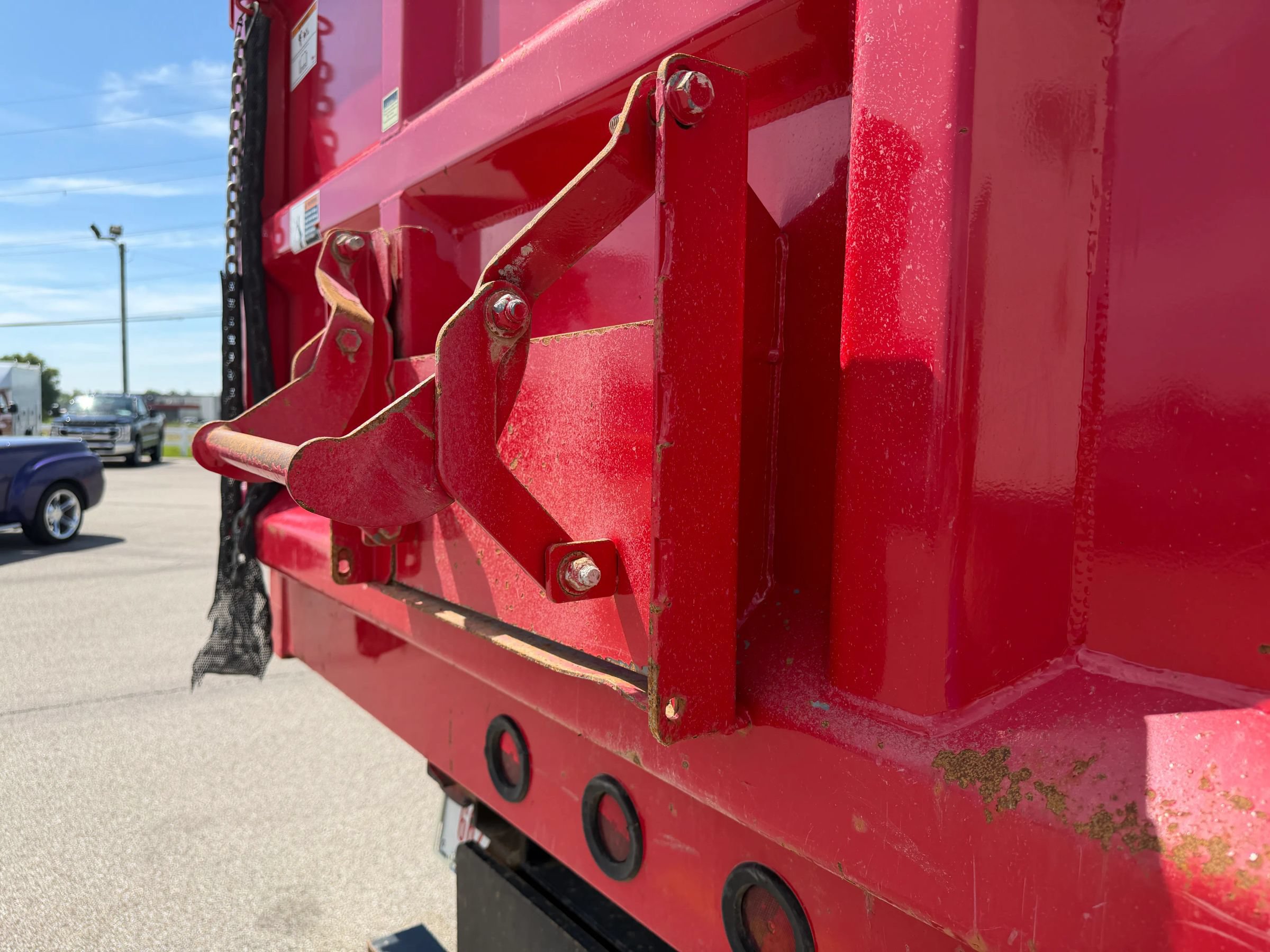 Used 2023 Ford F750 2WD Regular Cab Super Duty image 9