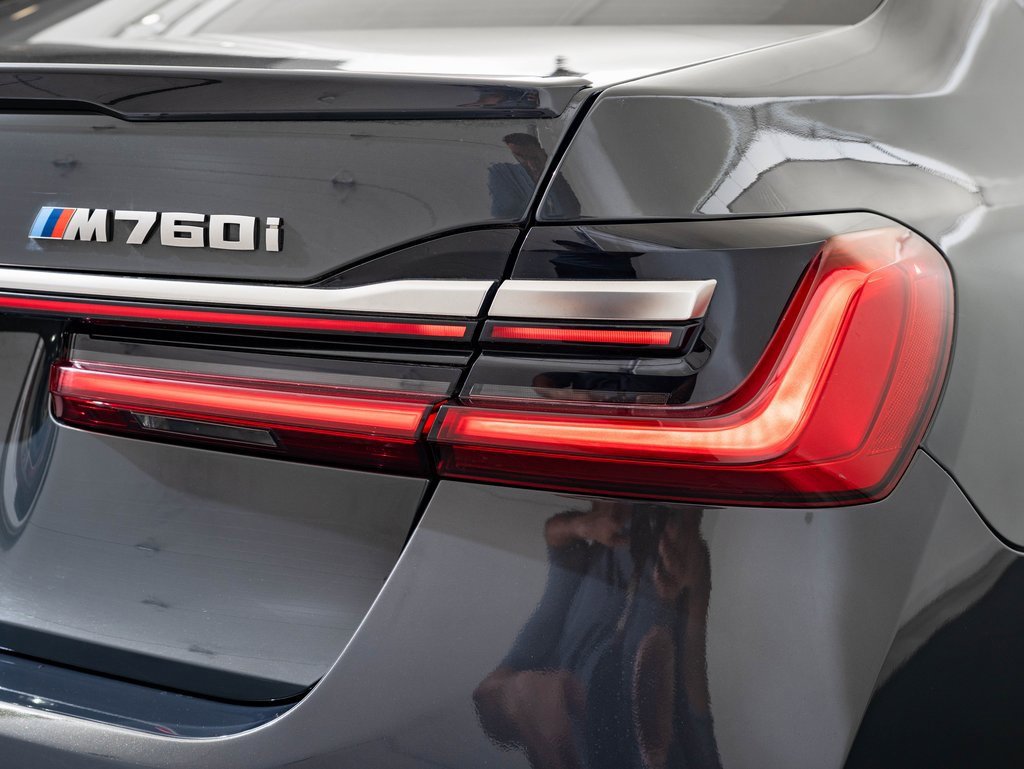 Used 2022 BMW M760i xDrive w/ Luxury Rear Seating Package image 17