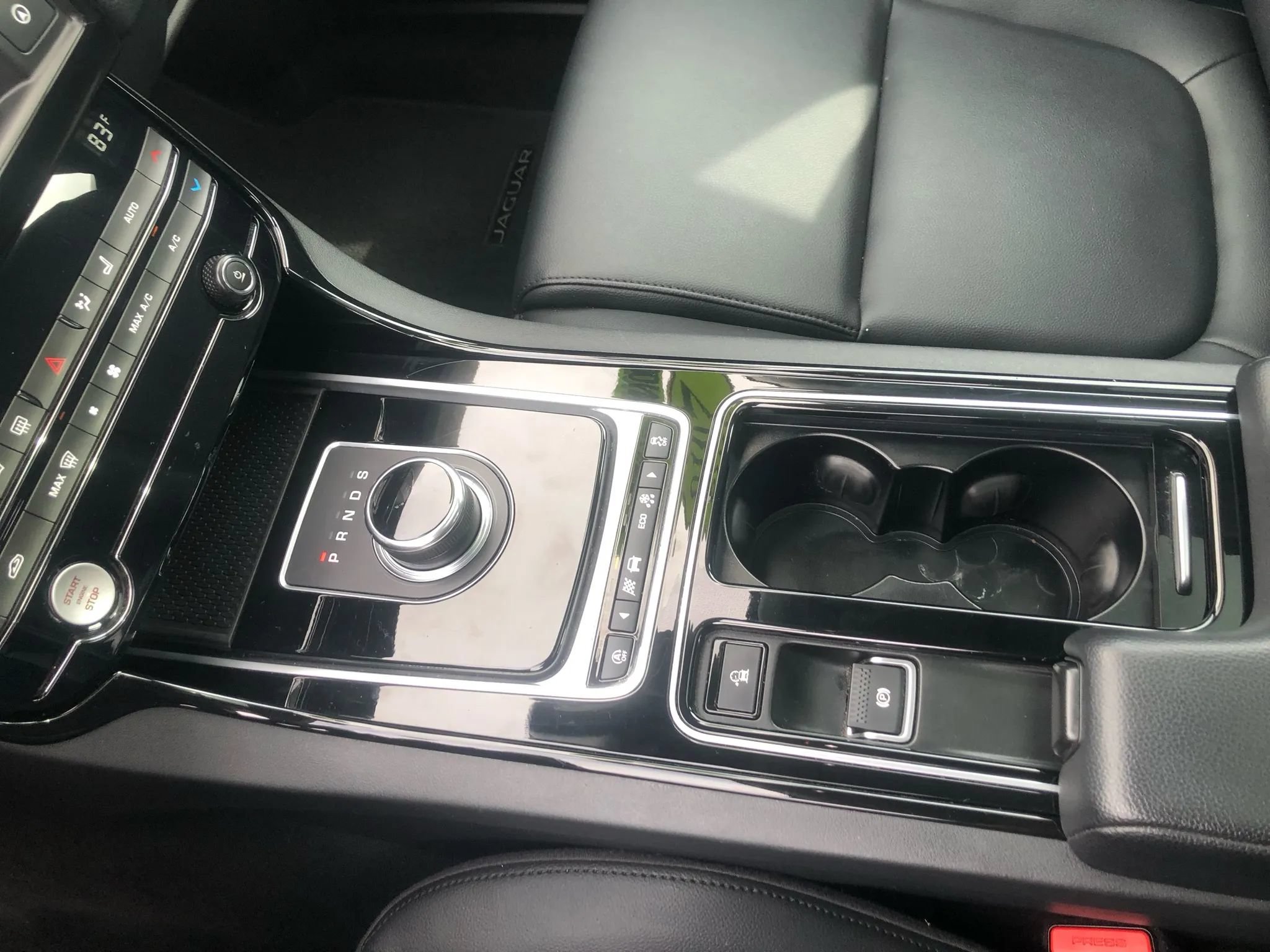 Used 2018 Jaguar XE Premium RWD image 16