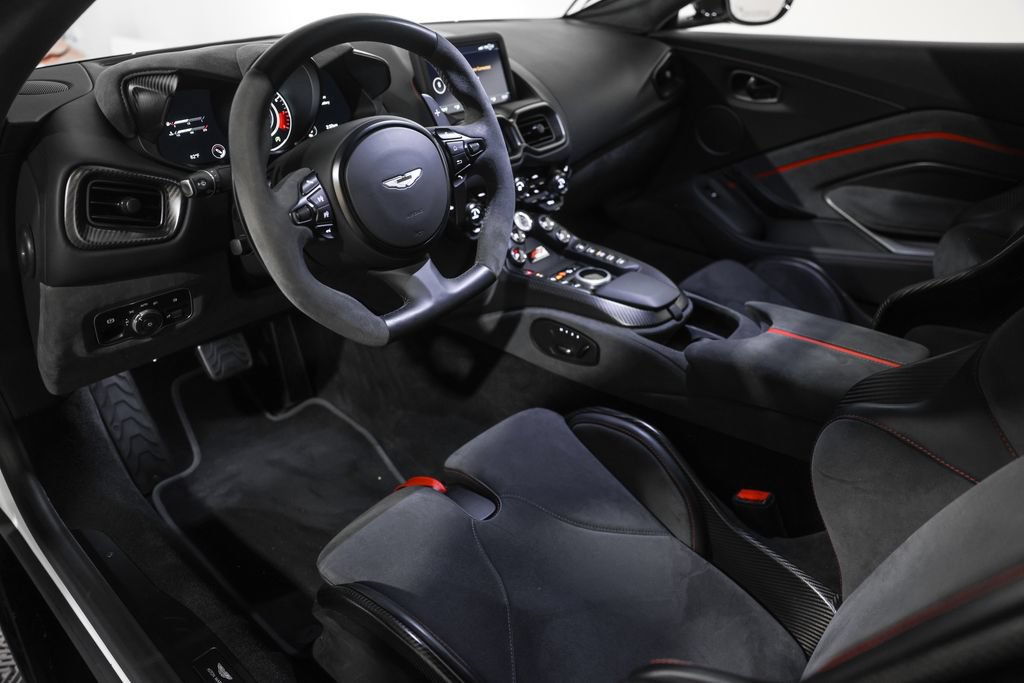 Used 2023 Aston Martin V8 Vantage Coupe RWD image 29