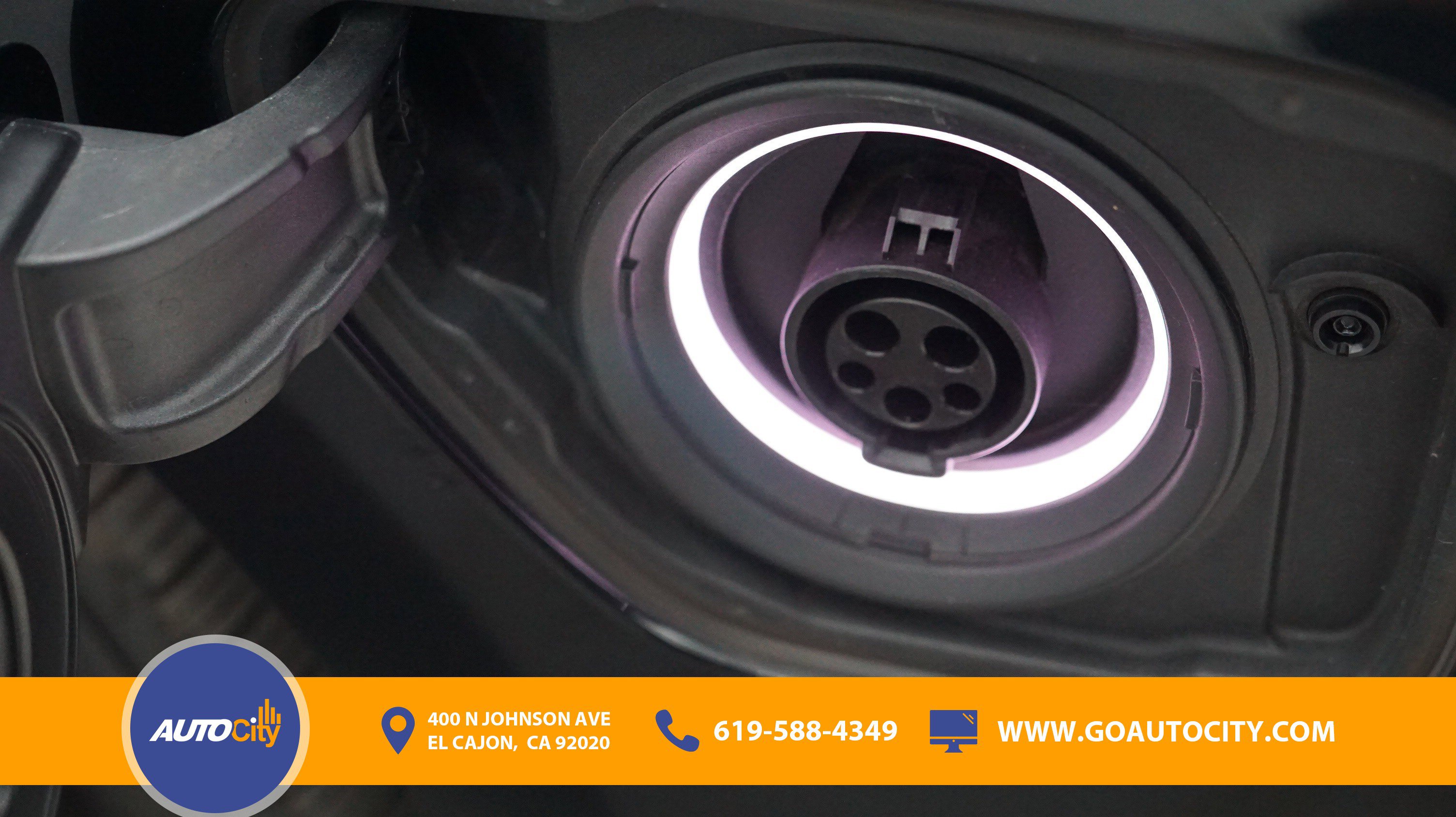 Used 2018 BMW 330e w/ M Sport Package image 28