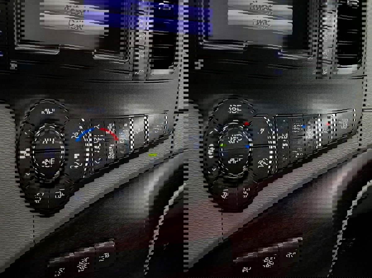 Used 2013 Toyota Sienna Limited w/ Premium Pkg image 22