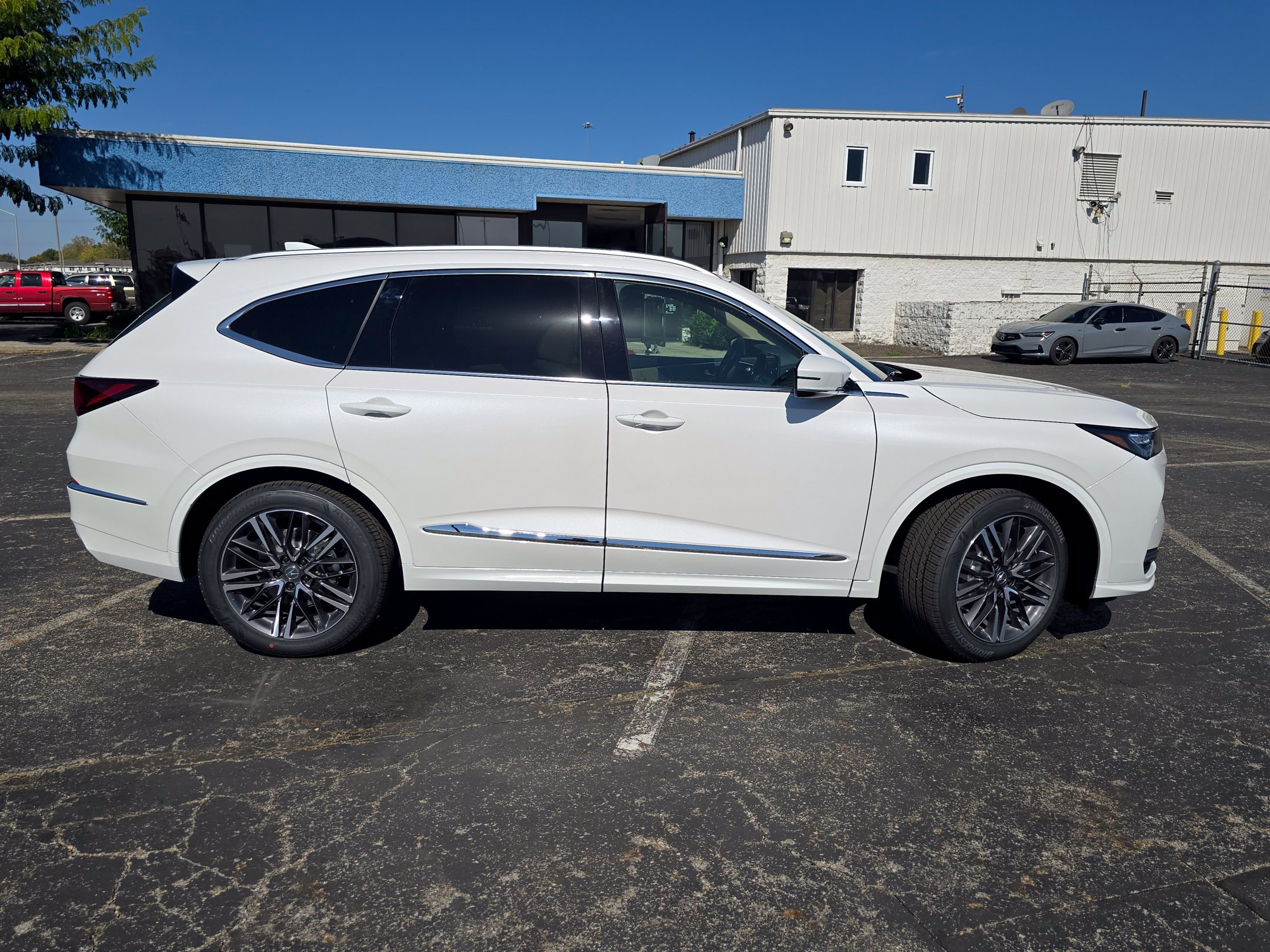 New 2026 Acura MDX w/ Advance Package AWD/4WD image 3