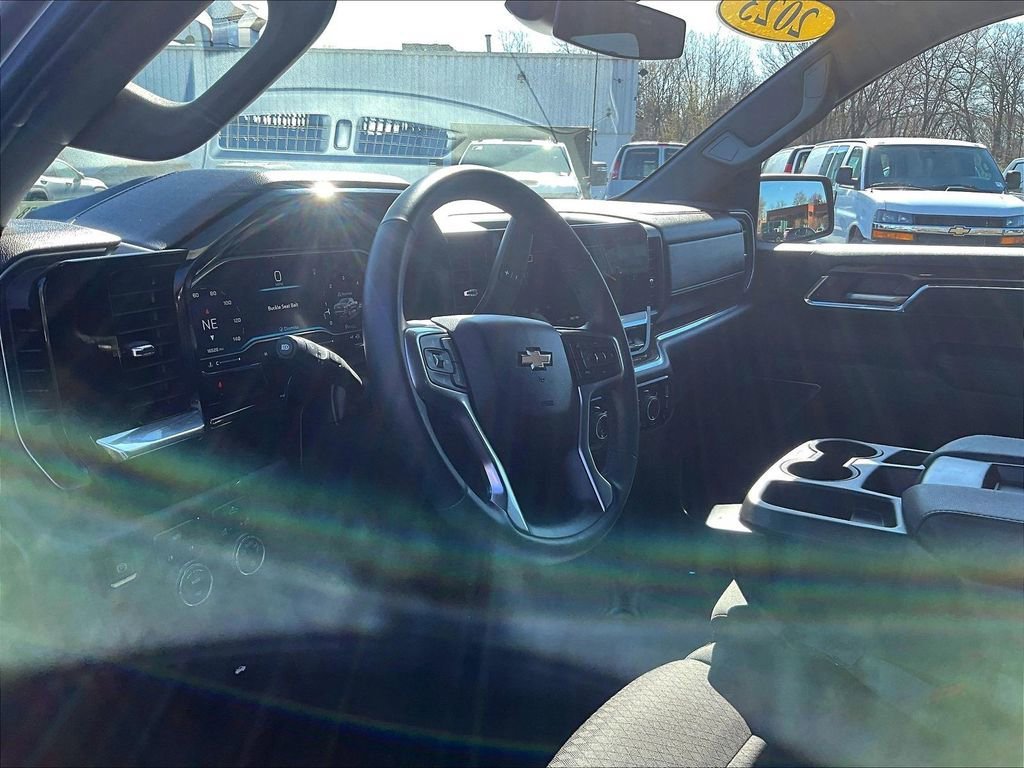 Used 2023 Chevrolet Silverado 1500 LT AWD/4WD image 8