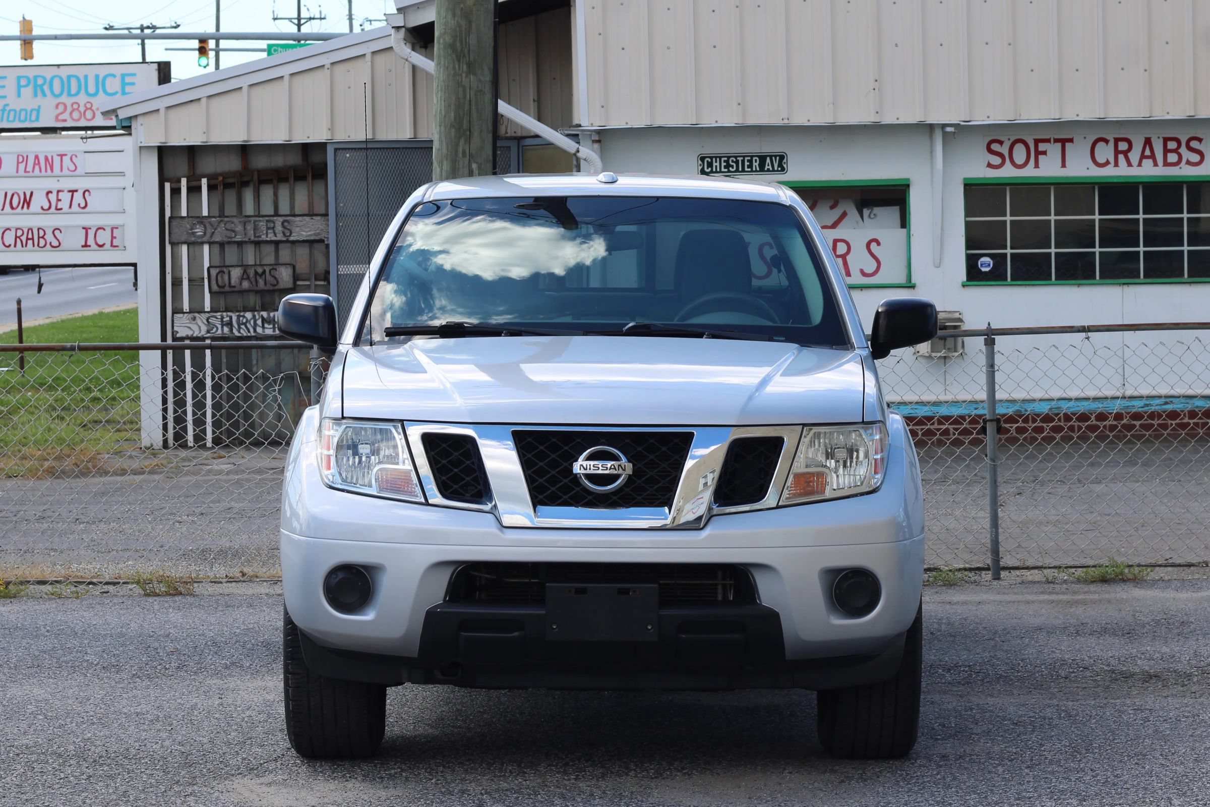 Used 2018 Nissan Frontier SV AWD/4WD image 2