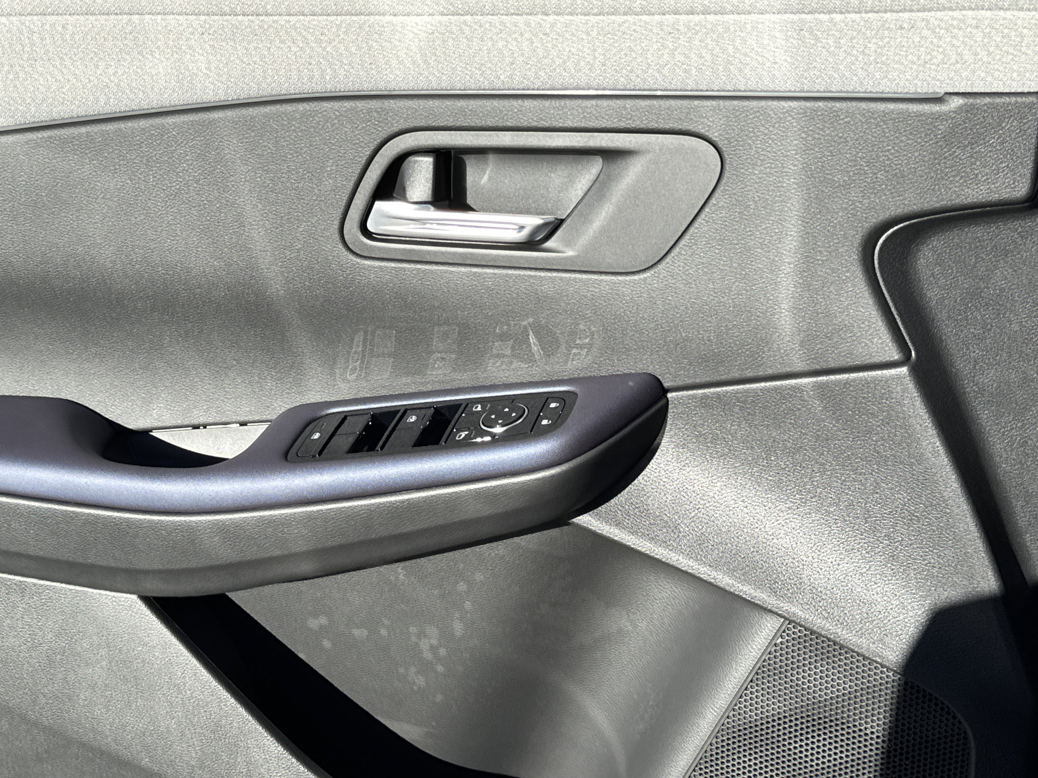 New 2026 Nissan Leaf SV+ w/ Floor Mat Package (SV+) image 8