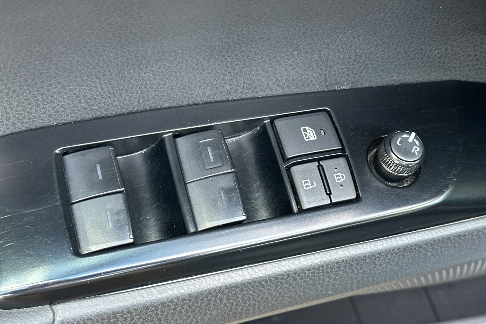 Used 2025 Toyota Camry SE FWD image 12