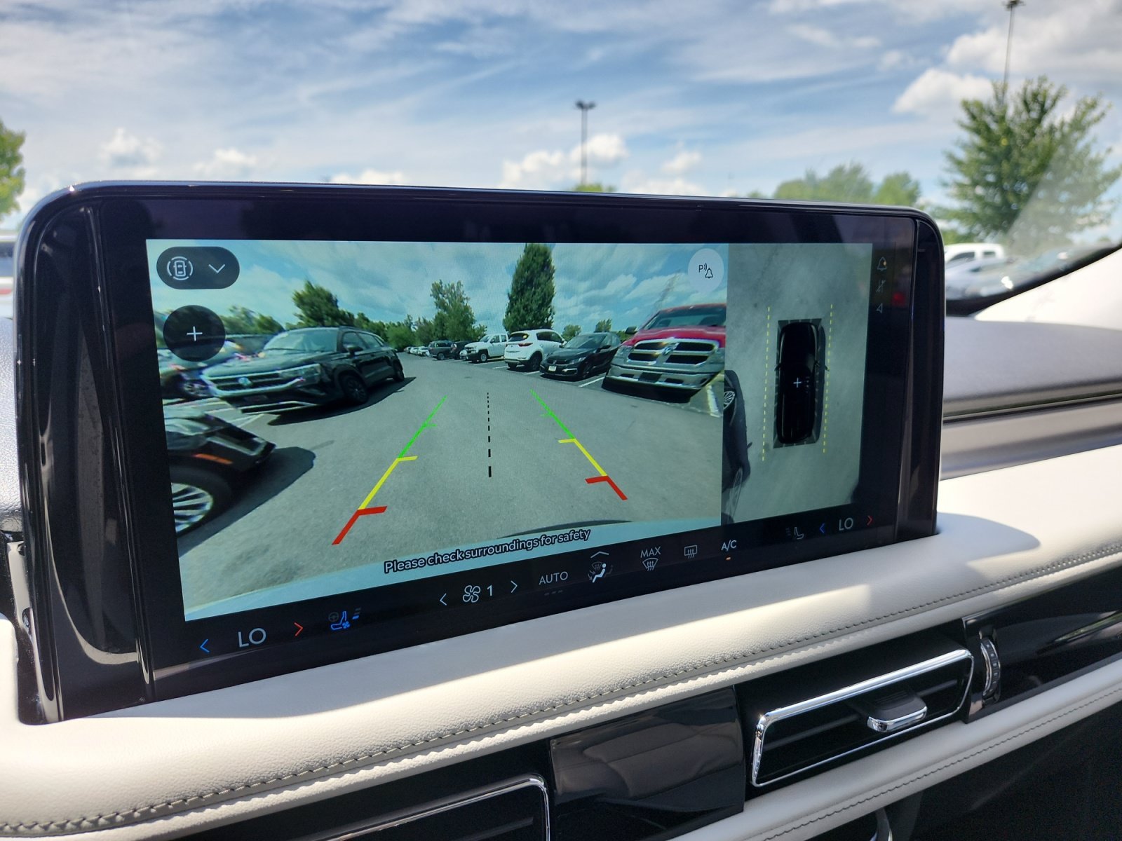 Used 2025 Lincoln Aviator AWD w/ Jet Appearance Package image 20