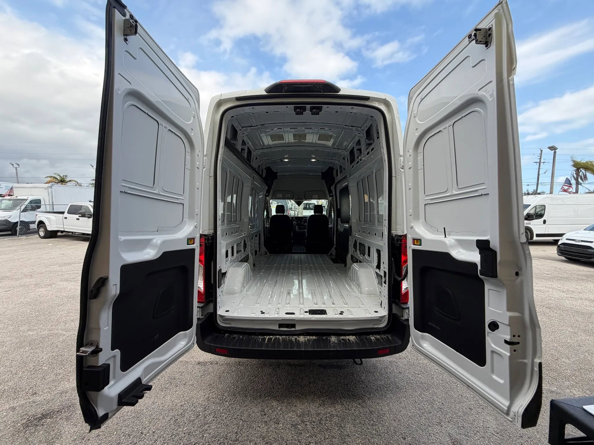 Used 2025 Ford Transit 250 148 High Roof AWD image 5