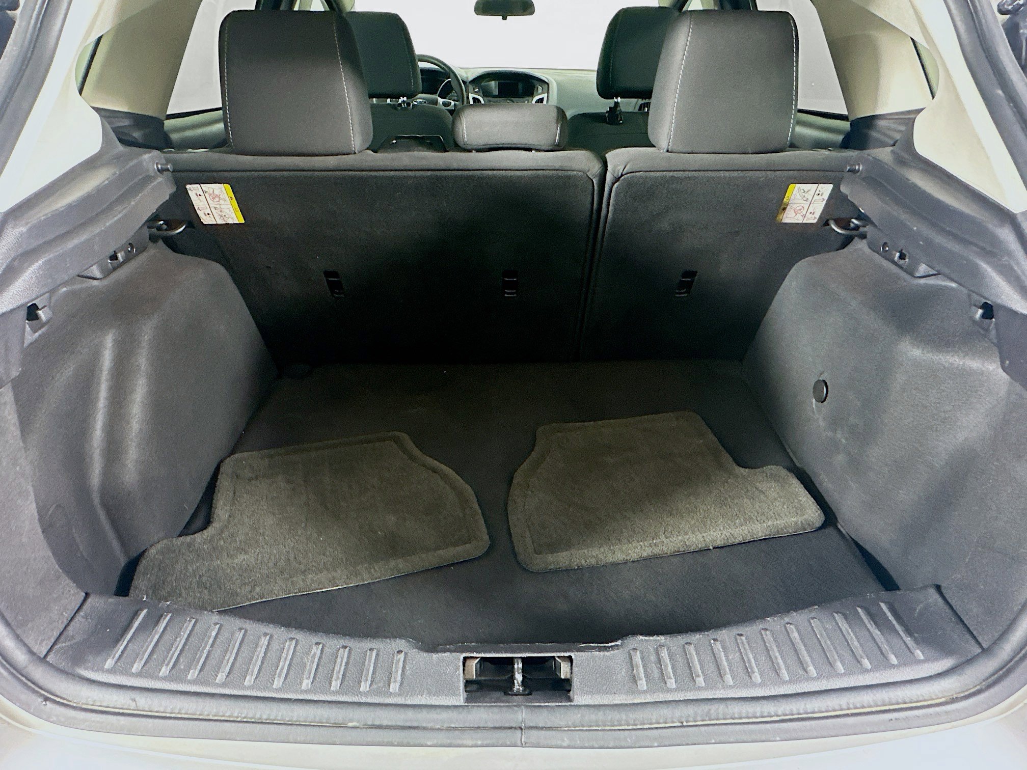 Used 2013 Ford Focus SE FWD image 25