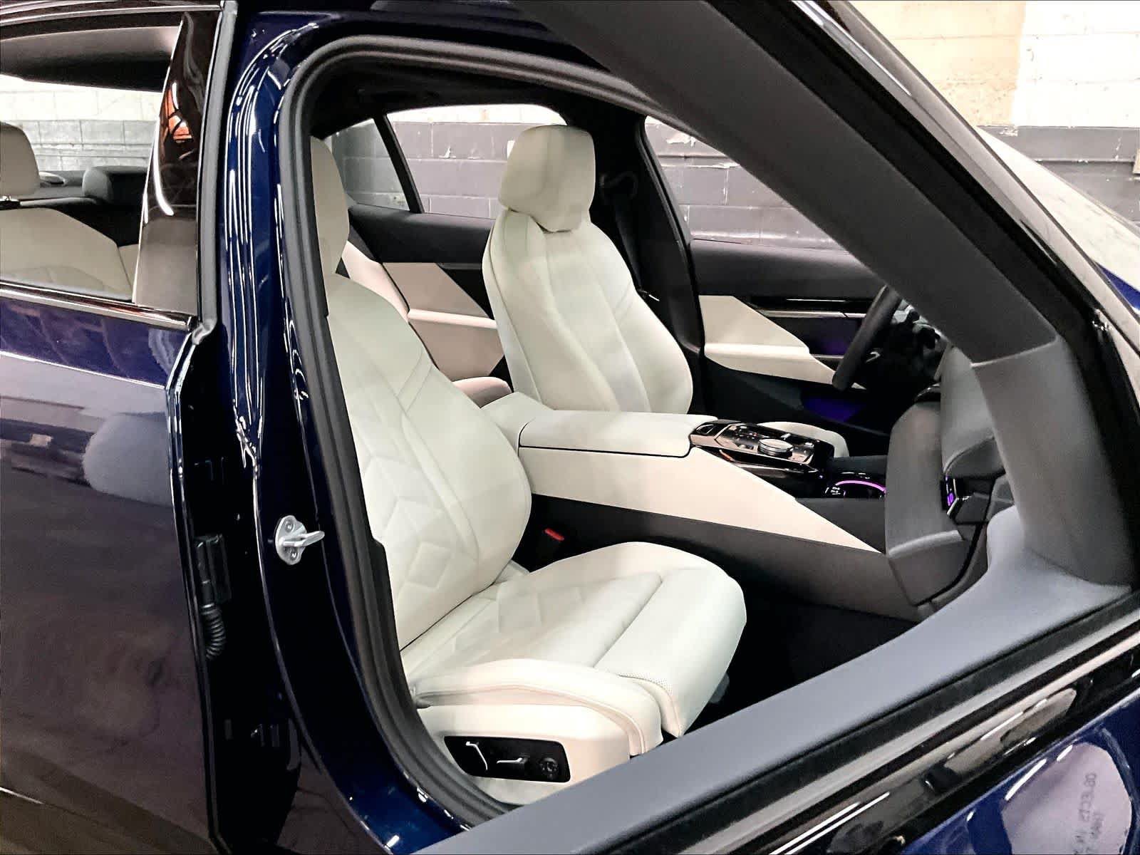 Used 2026 BMW 530i w/ M Sport Package RWD image 10