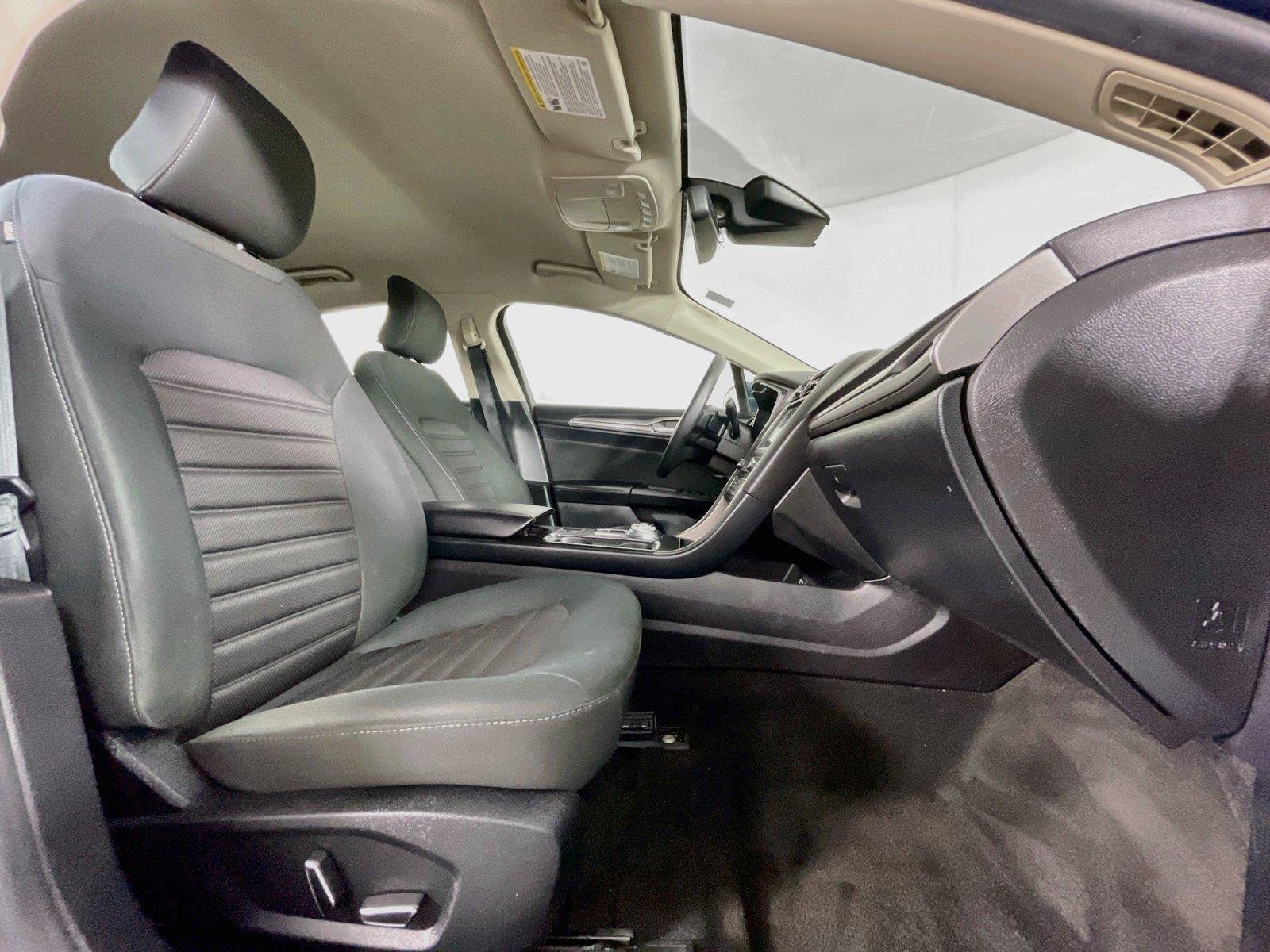 Used 2019 Ford Fusion SE FWD image 28
