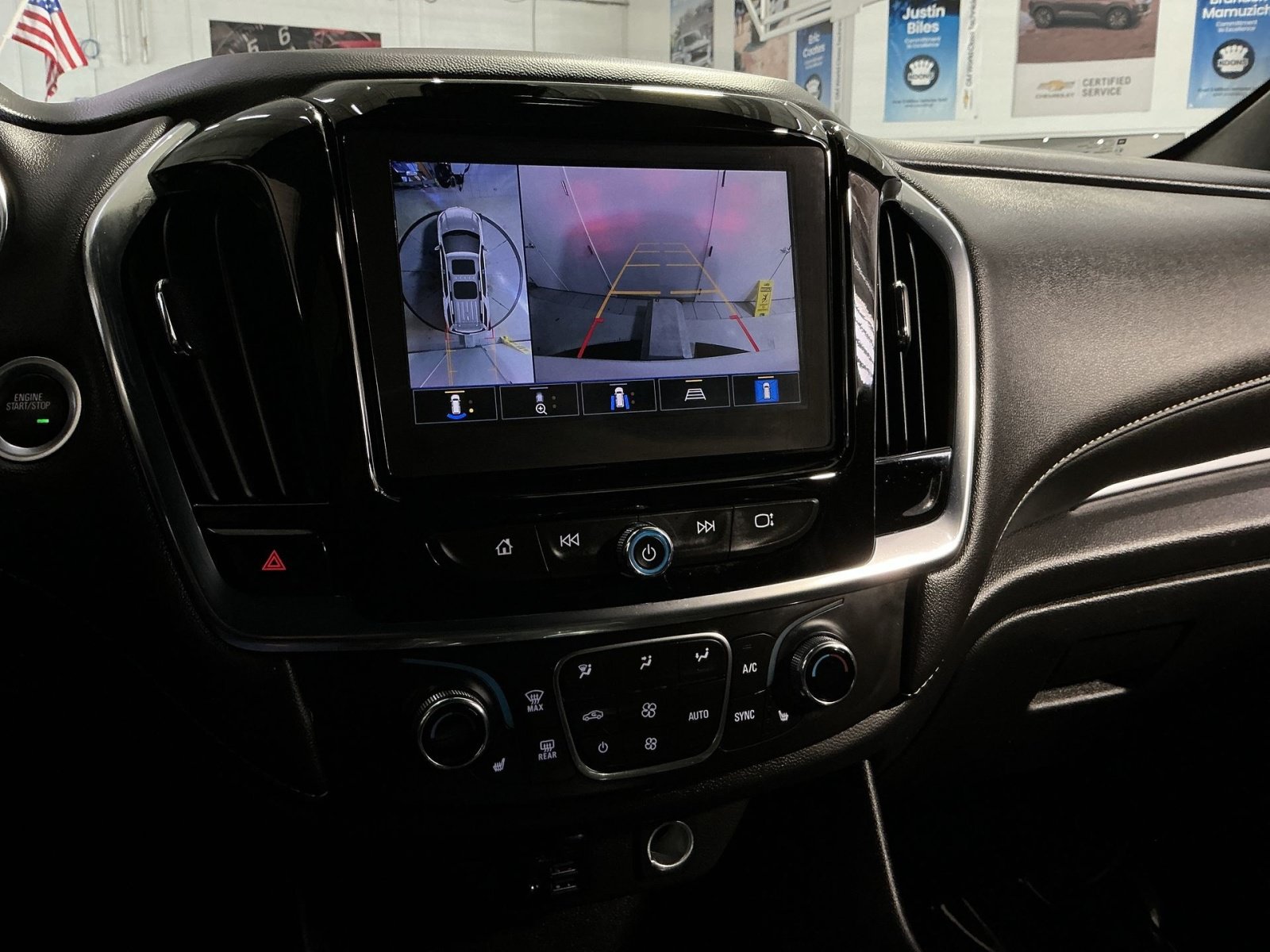 Used 2023 Chevrolet Traverse LT w/ LT Premium Package AWD/4WD image 20