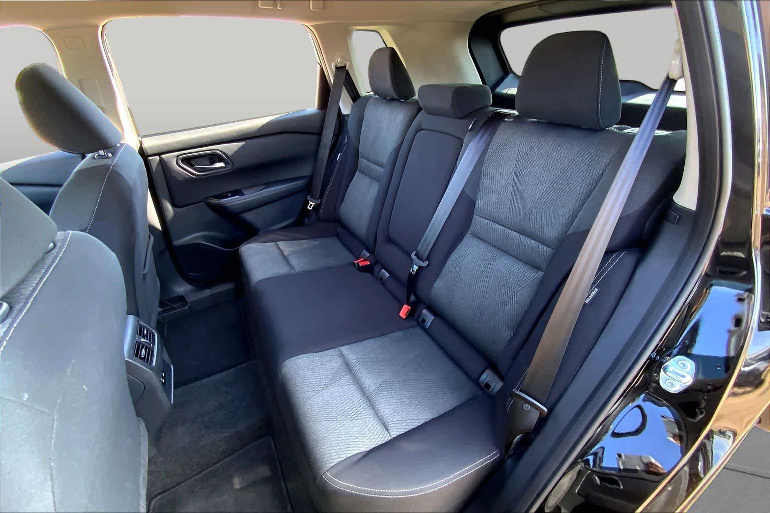 Used 2025 Nissan Rogue SV FWD image 21