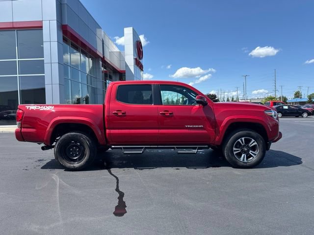 Used 2017 Toyota Tacoma TRD Sport w/ Tow Package (A/T) AWD/4WD image 8