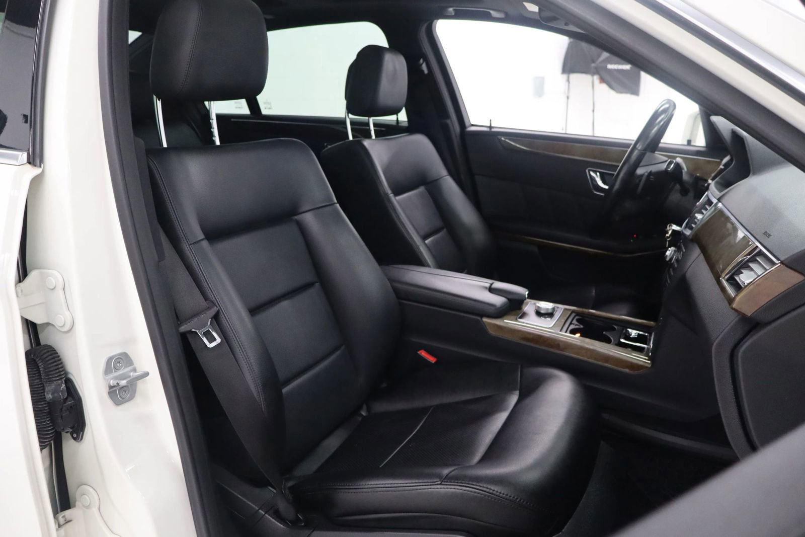 Used 2010 Mercedes-Benz E 350 E 350 4MATIC Sedan 4D image 23