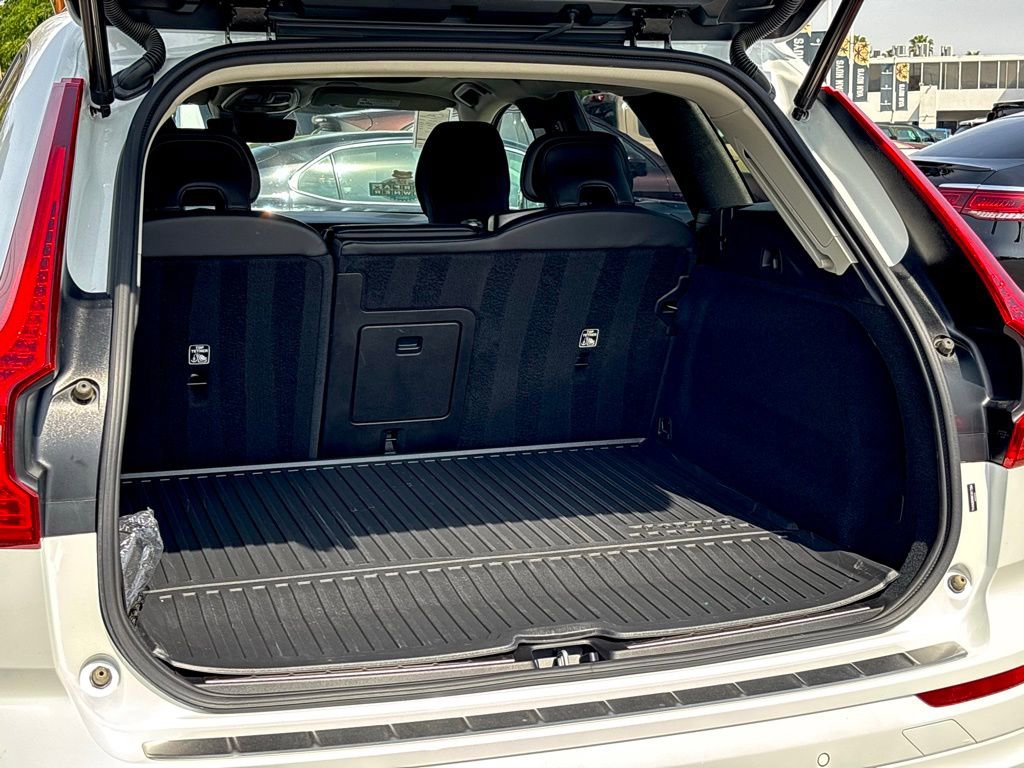 Used 2025 Volvo XC60 T8 Ultra w/ Protection Package Premier AWD/4WD image 27