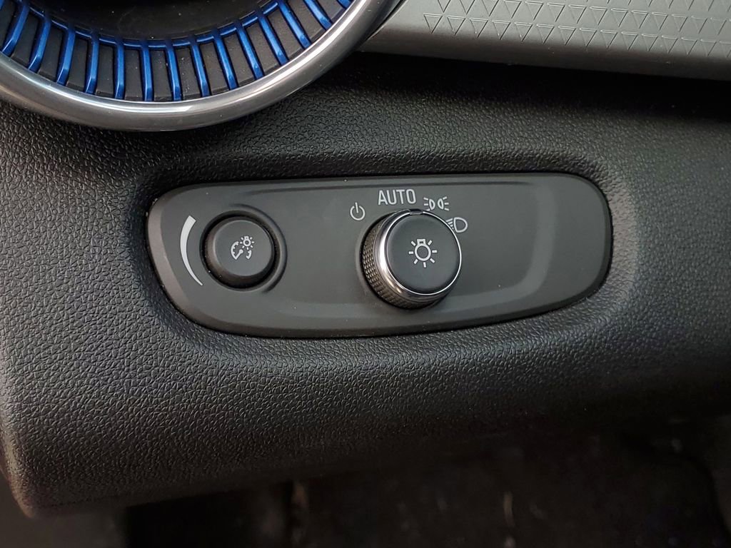 Used 2025 Chevrolet Trax LT image 12