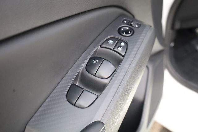 Used 2025 Nissan Altima 2.5 SV FWD image 15