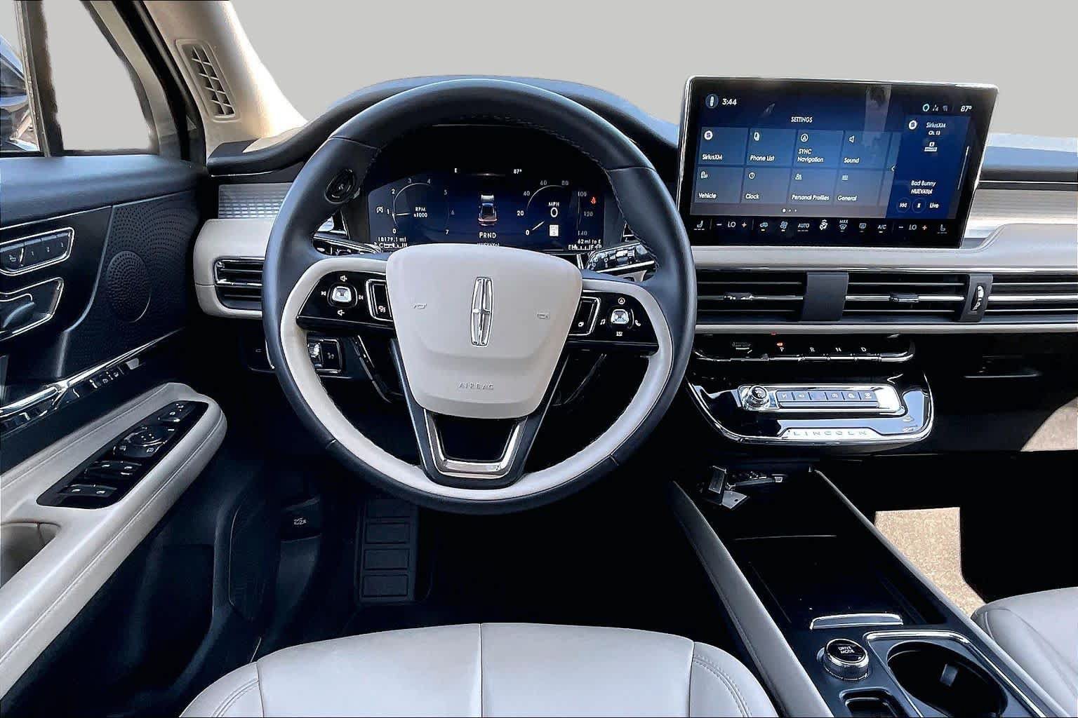 Used 2025 Lincoln Corsair FWD image 5